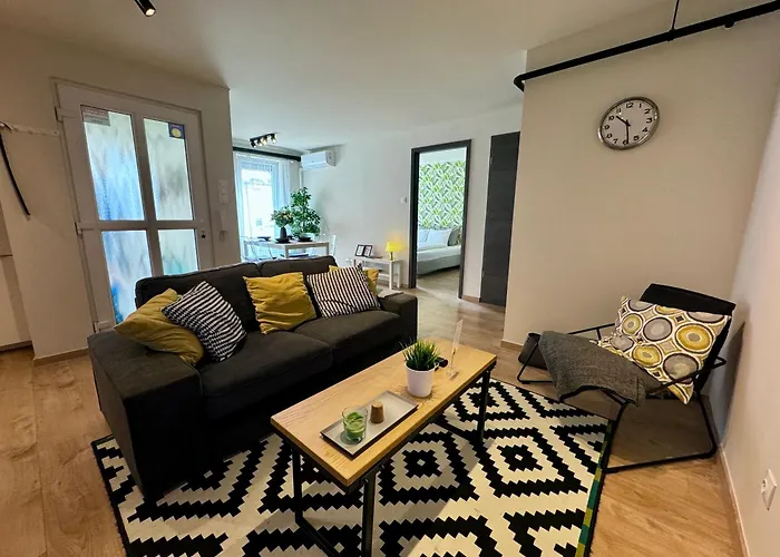 Emerald Apartment